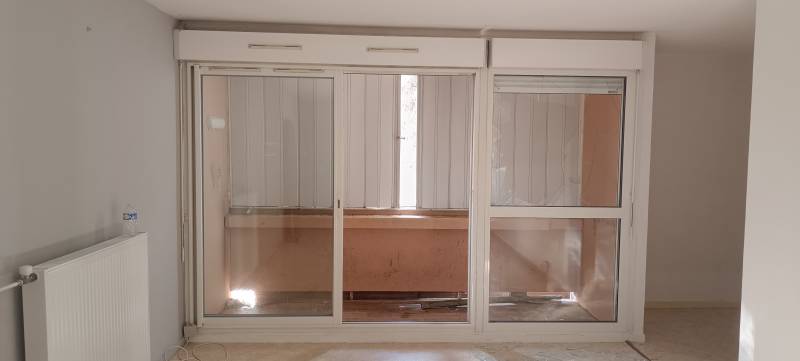 Sécurisation des accès fenêtres par panneaux anti-intrusion à Marseille dans les Bouches-du-Rhône