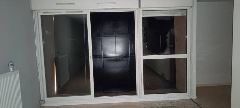 Sécurisation des accès fenêtres par panneaux anti-intrusion à Marseille dans les Bouches-du-Rhône