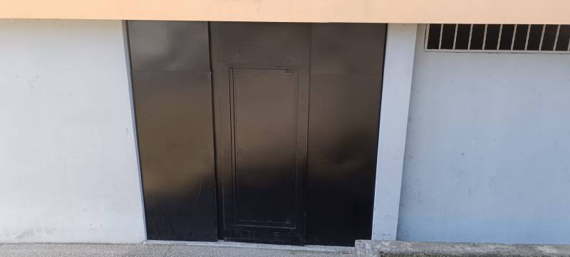 Sécurisation complète de bâtiment vacant avec portes anti-intrusion avant démolition à Marseille, Bouches-du-Rhône
